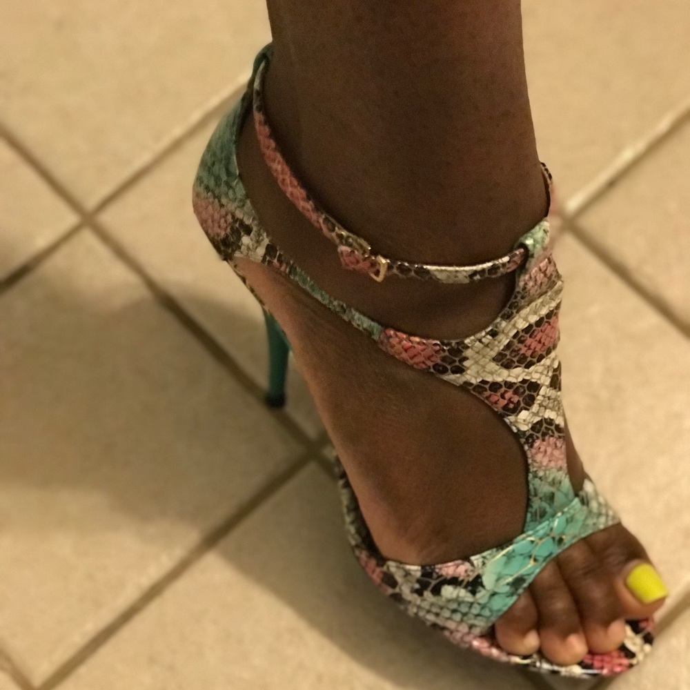Multicolor heels